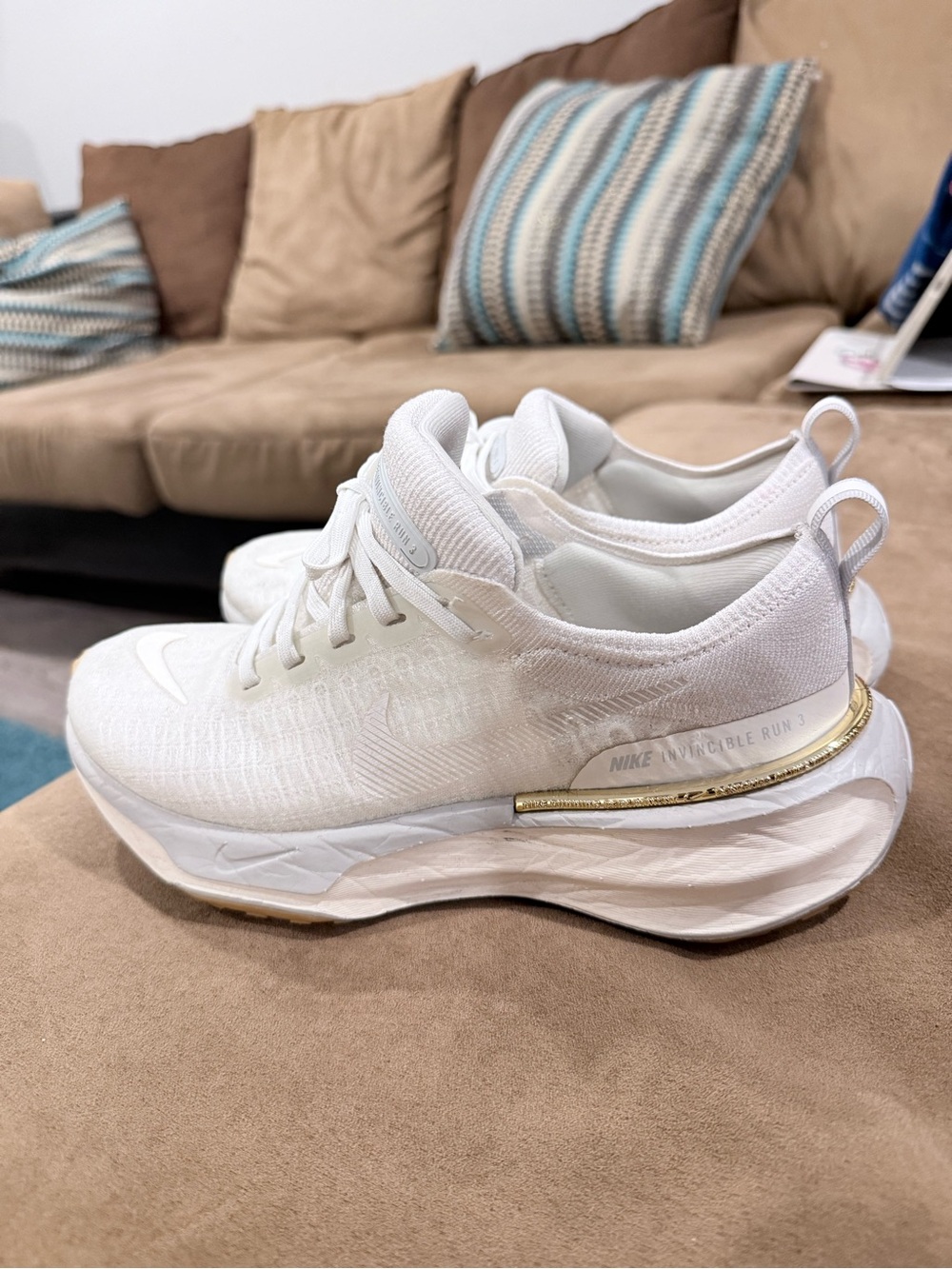 Nike Womens White and Gold Invincible Run 3 Athletic Shoes